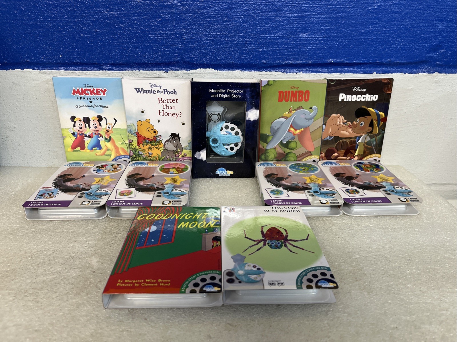 Moonlite Storytime Lot Projector & 10 Story Book Reel Picture Discs New Sealed