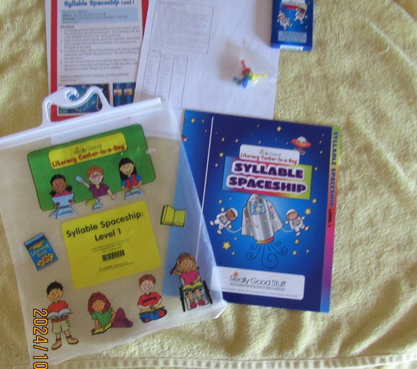 Really Good Stuff-Literacy Center in Bag-Syllable Spaceship-Level 1-2010-Game