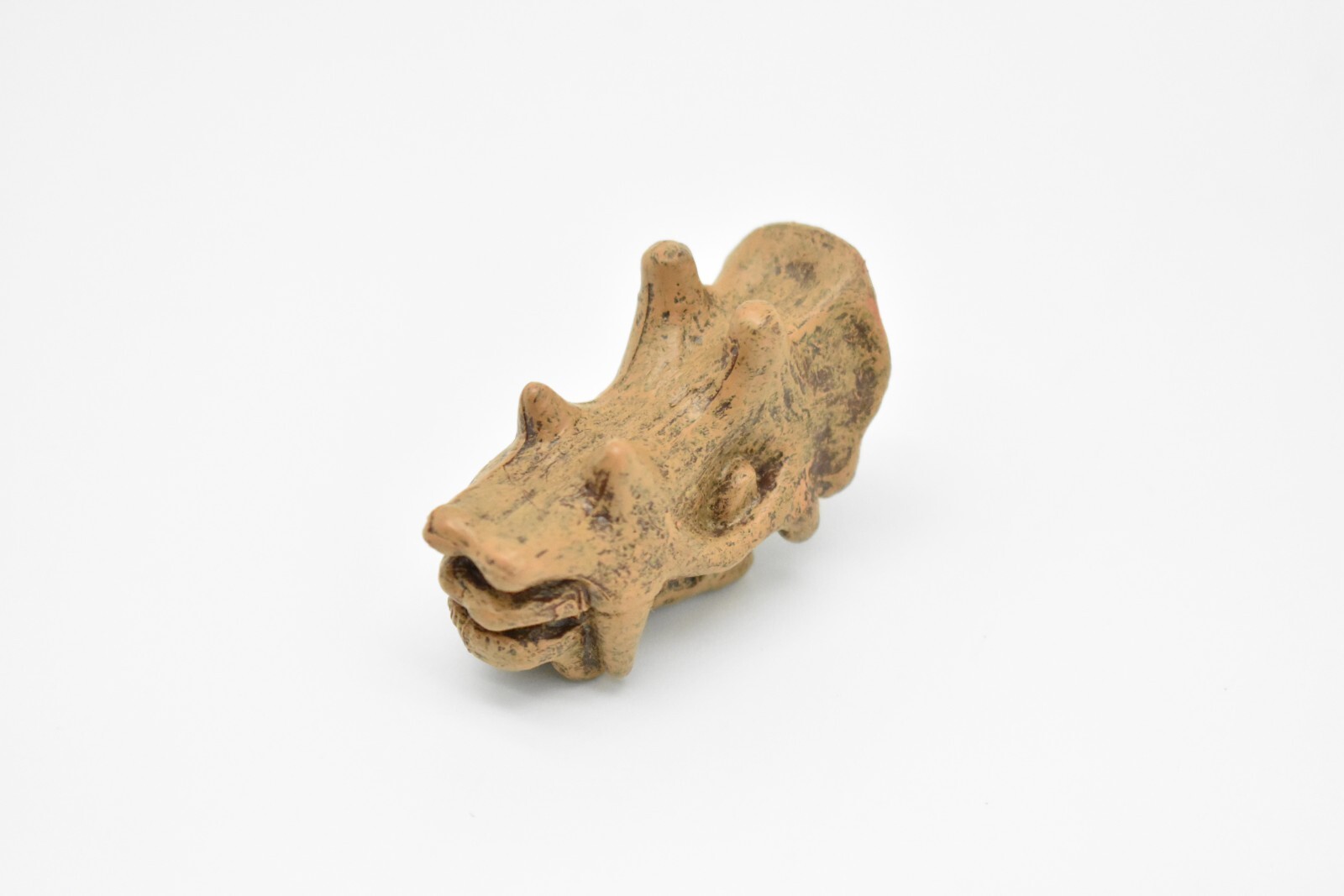 Uintatherium, Fossil Skull Toy, Realistic Plastic Reproduction 2″ F3523 B204