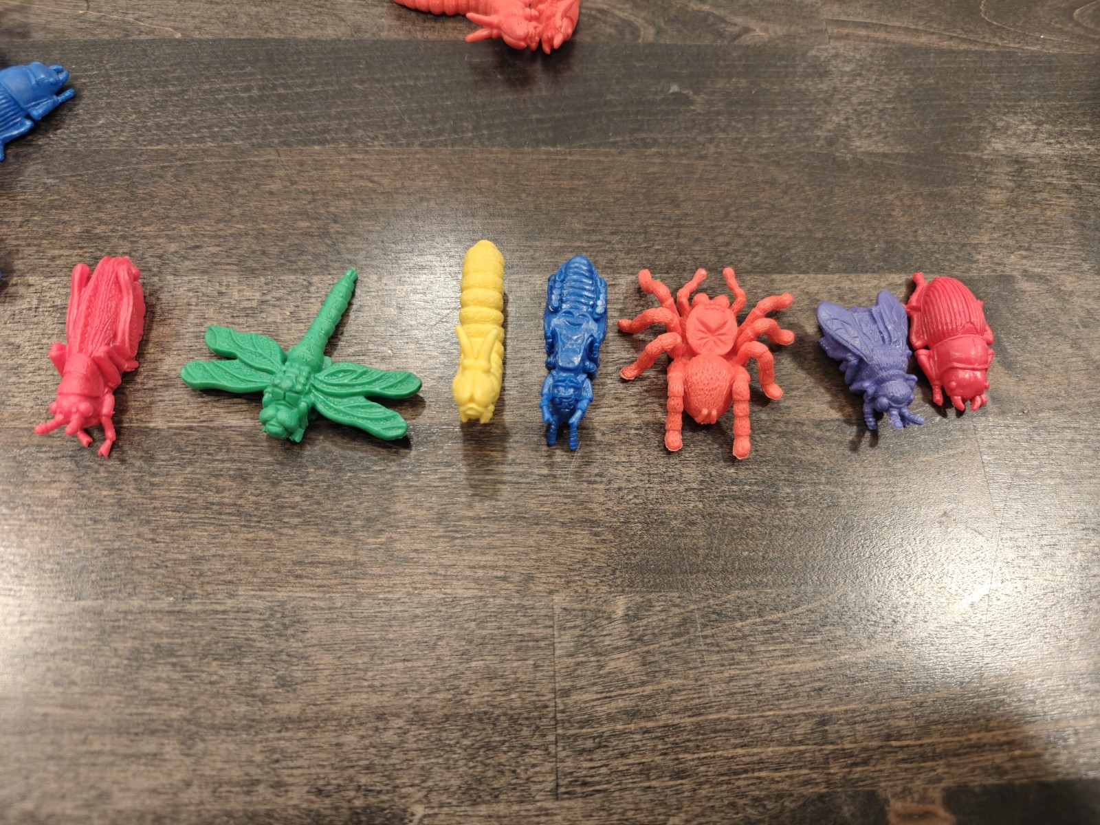 ELEMENTARY PRE-K COUNTERS BACKYARD BUGS EDUCATIONAL SORT COUNT, 69 Total