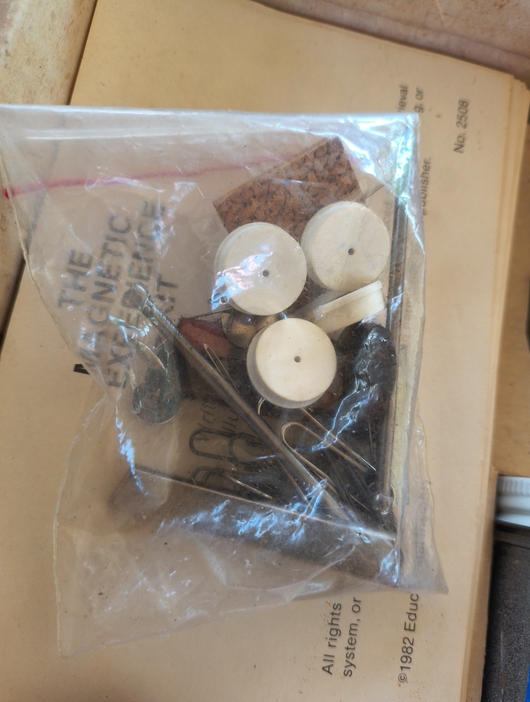 Vintage Magnetic Experience Kit no 2508