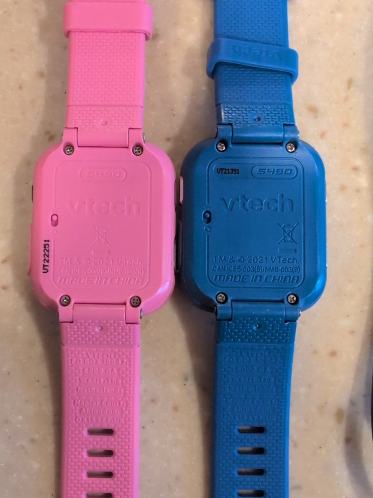 2 Vtech KidiZoom Smart Watch DX3 Power Up! Pink And Blue W/Charger Cables