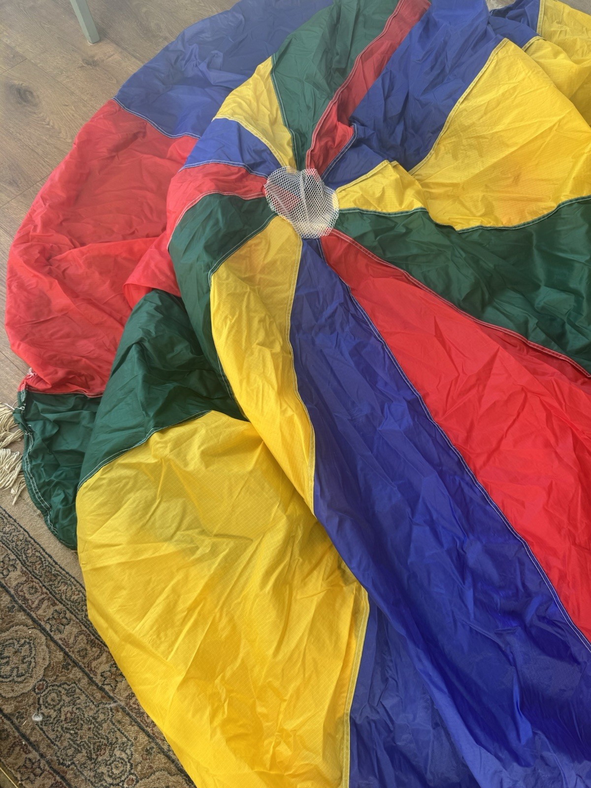 KINDERSCHOOL PLAYGROUND ELEMENTARY SOCIAL SKILLS ESSENTIALS RAINBOW PARACHUTE