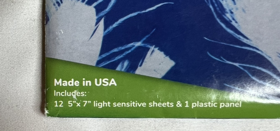 Tedco Toys Sun Art Paper Kit 12 – 5″ x 7″ Light Sensitive Sheets + Plastic Panel