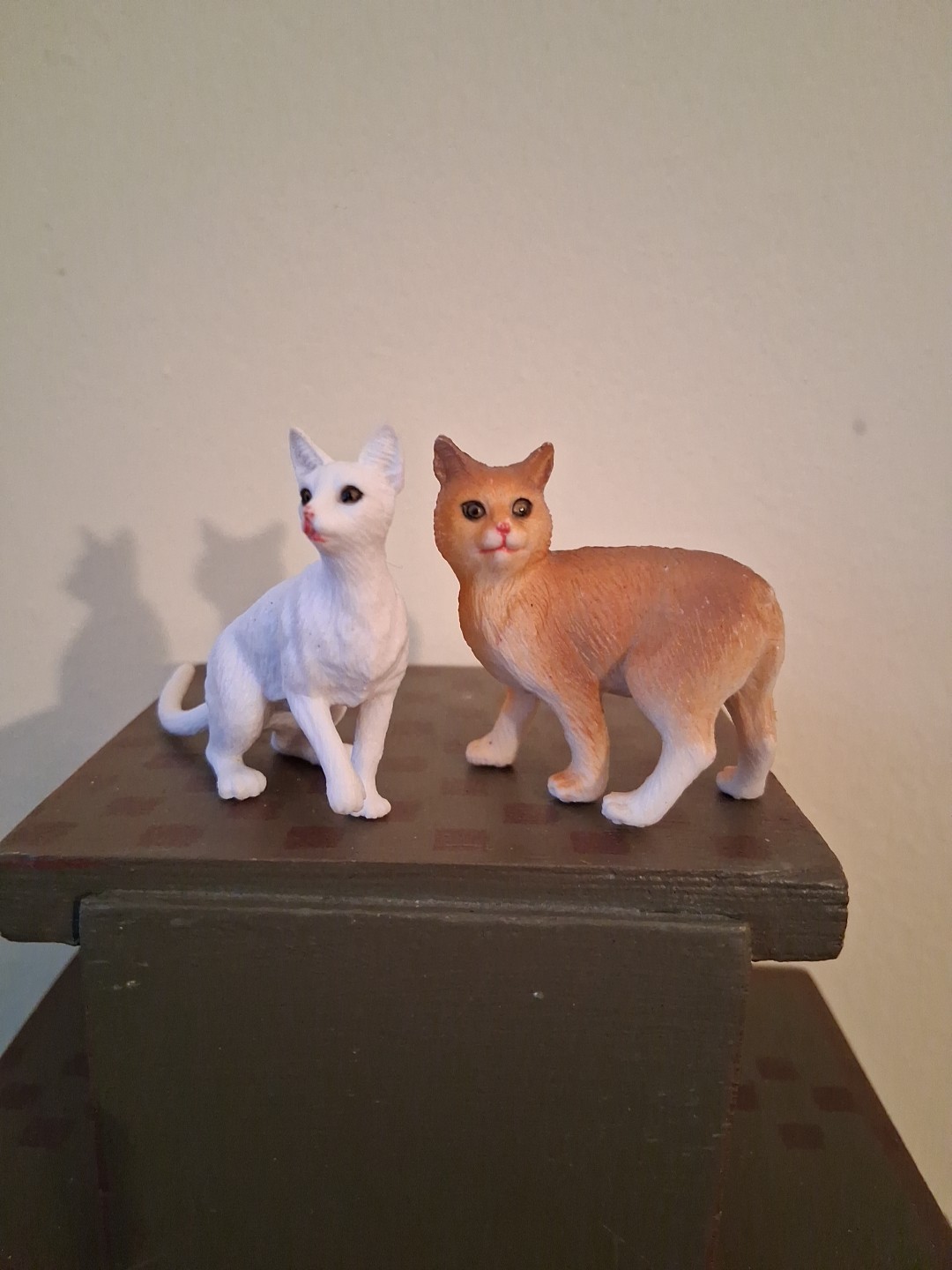 Miniature 7 Cats Figure Lot of Hard Plastic. 2 “