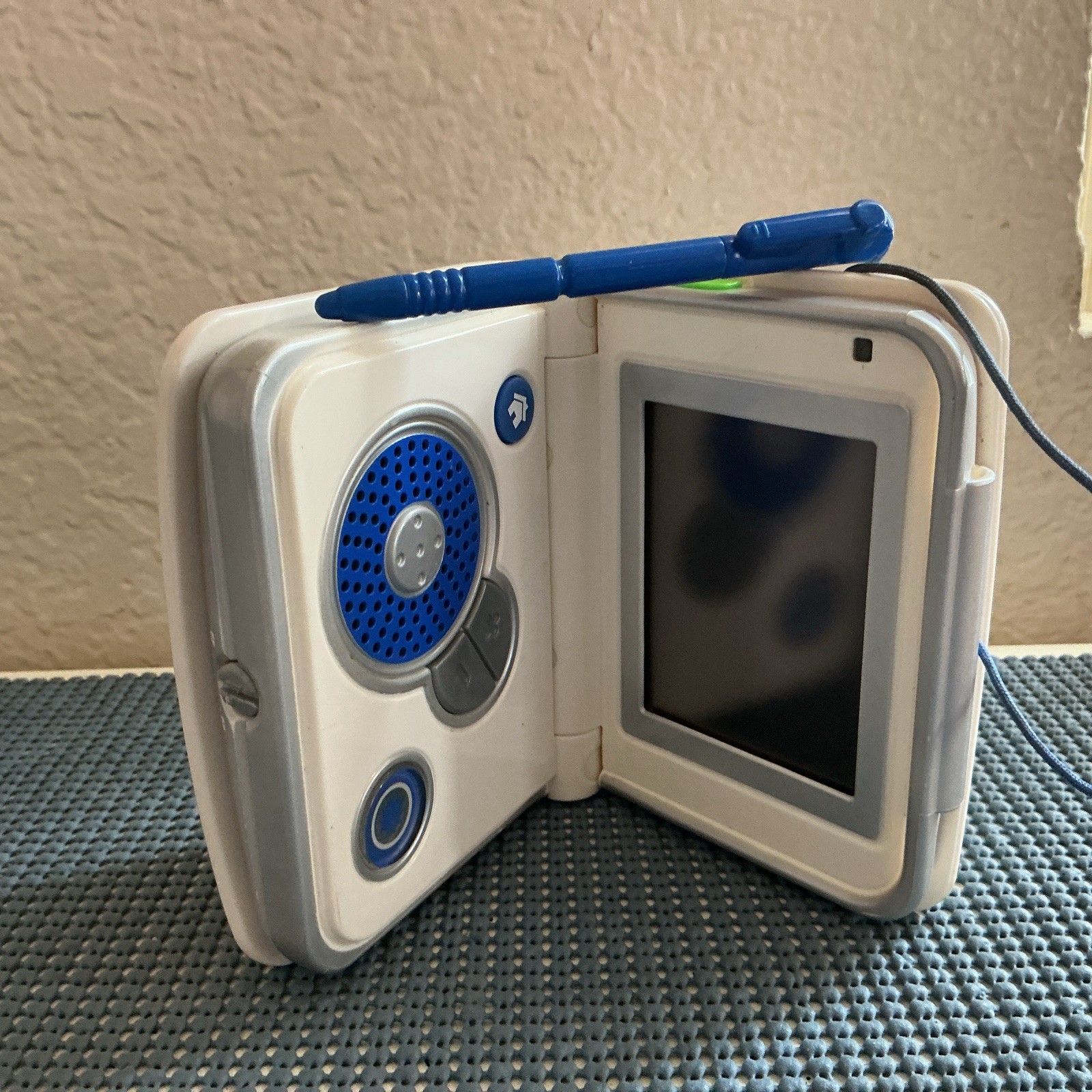 Fisher Price IXL Learning System Foldable Handheld Book-Blue With Case 2010