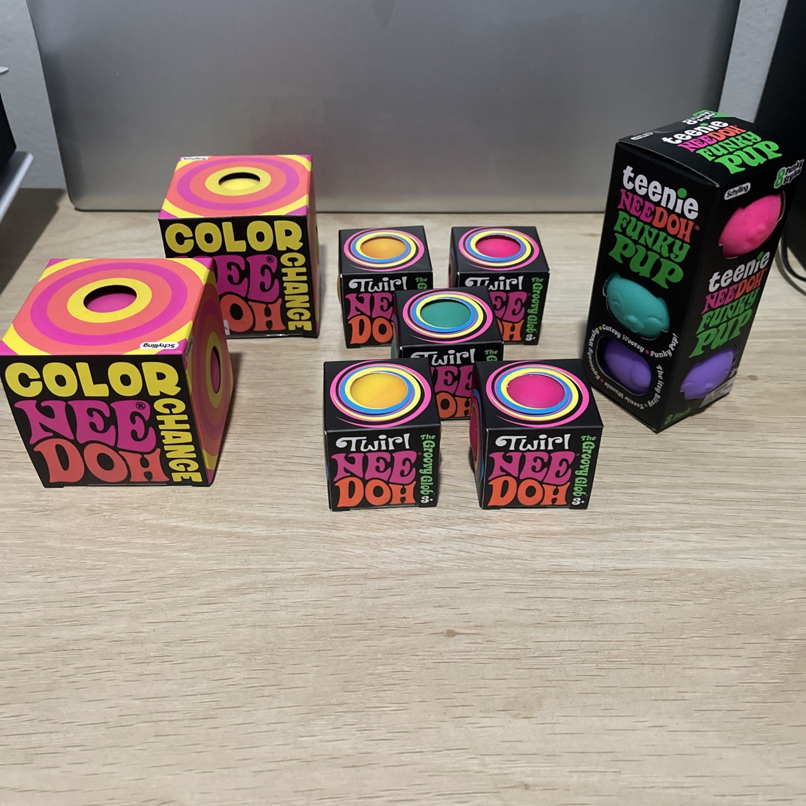 Needoh Lot Of 8 Color Changing Balls Pink Yellow green end funkypupWith Display