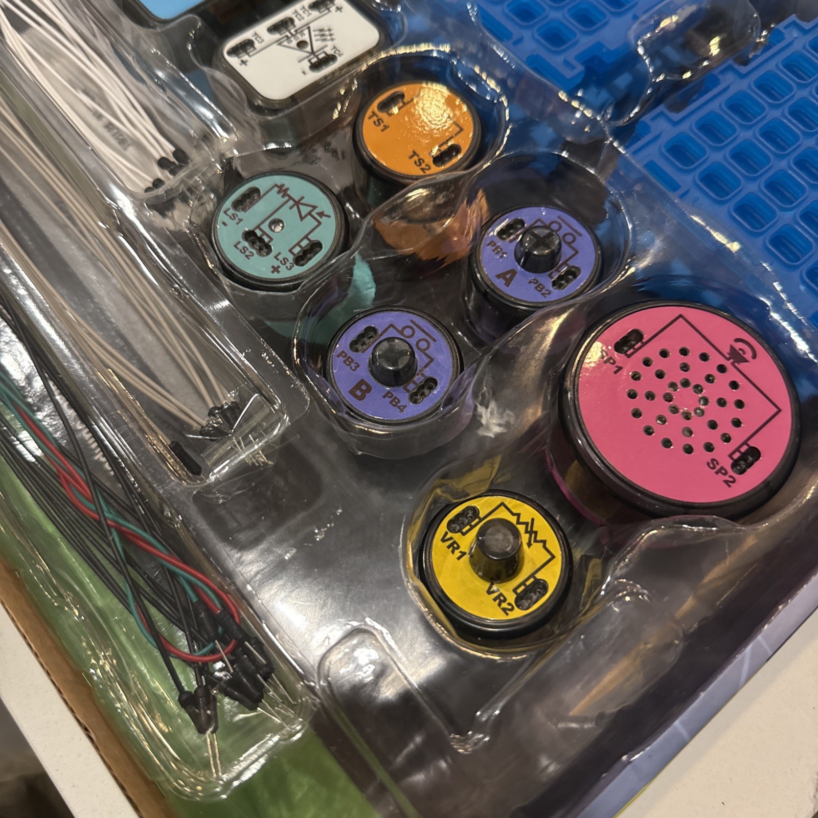 Smart Lab Smart Circuits Games Gadgets Electronics Lab Kit – Open Box
