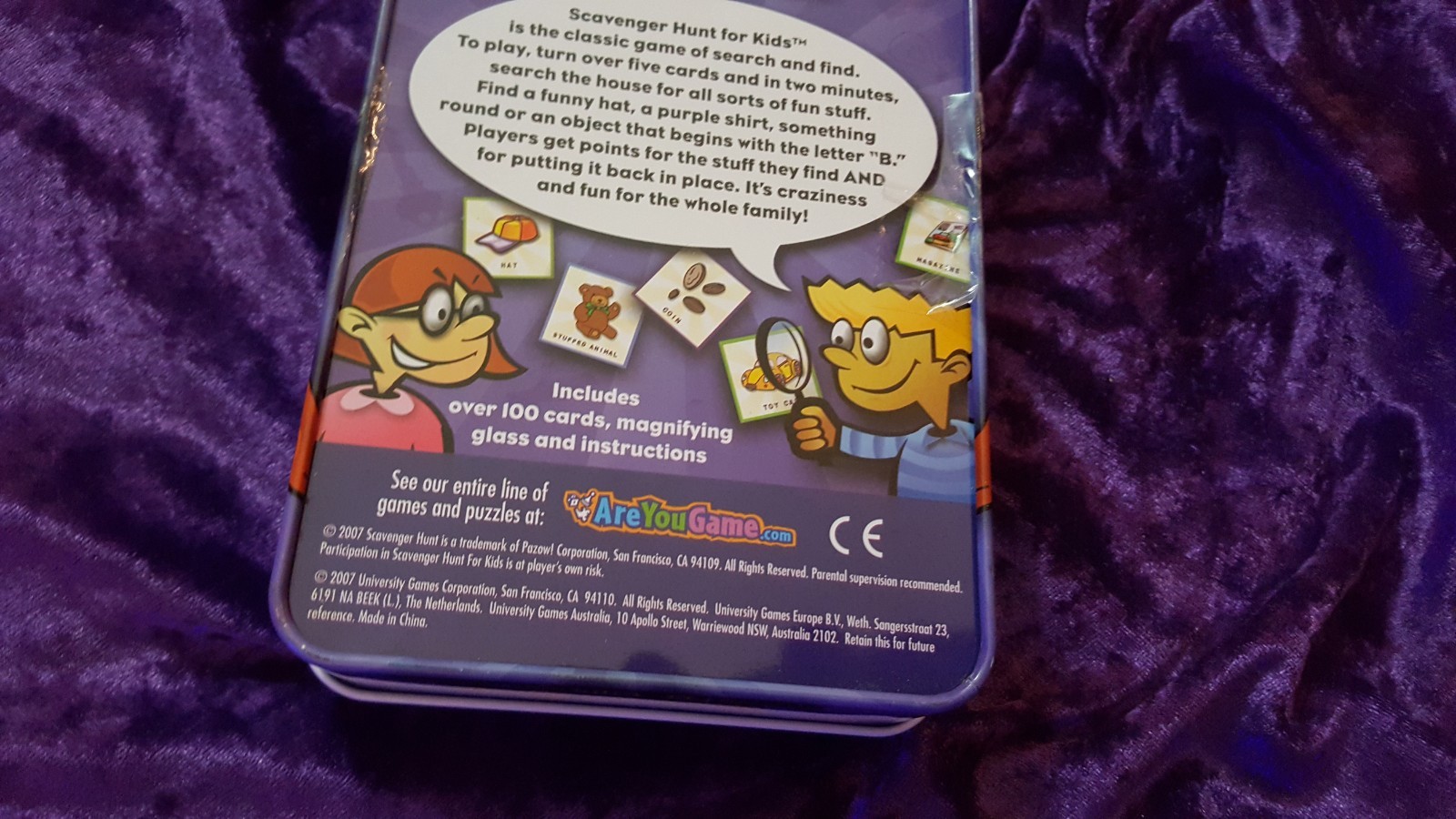 SCAVENGER HUNT FOR KIDS by UNIVERSITY GAMES – Includes over 100 Cards the game !