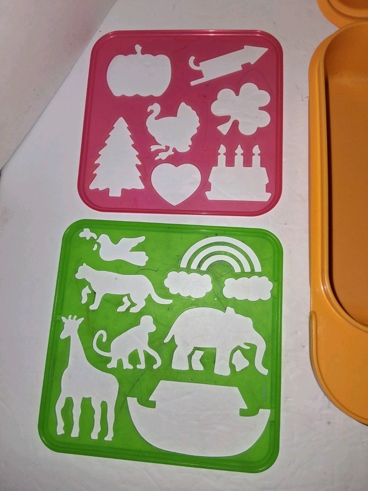 Vtg Tupperware Alphabet Carry Case 20 Stencil Lot Yellow ABC Pencil Lunch Box