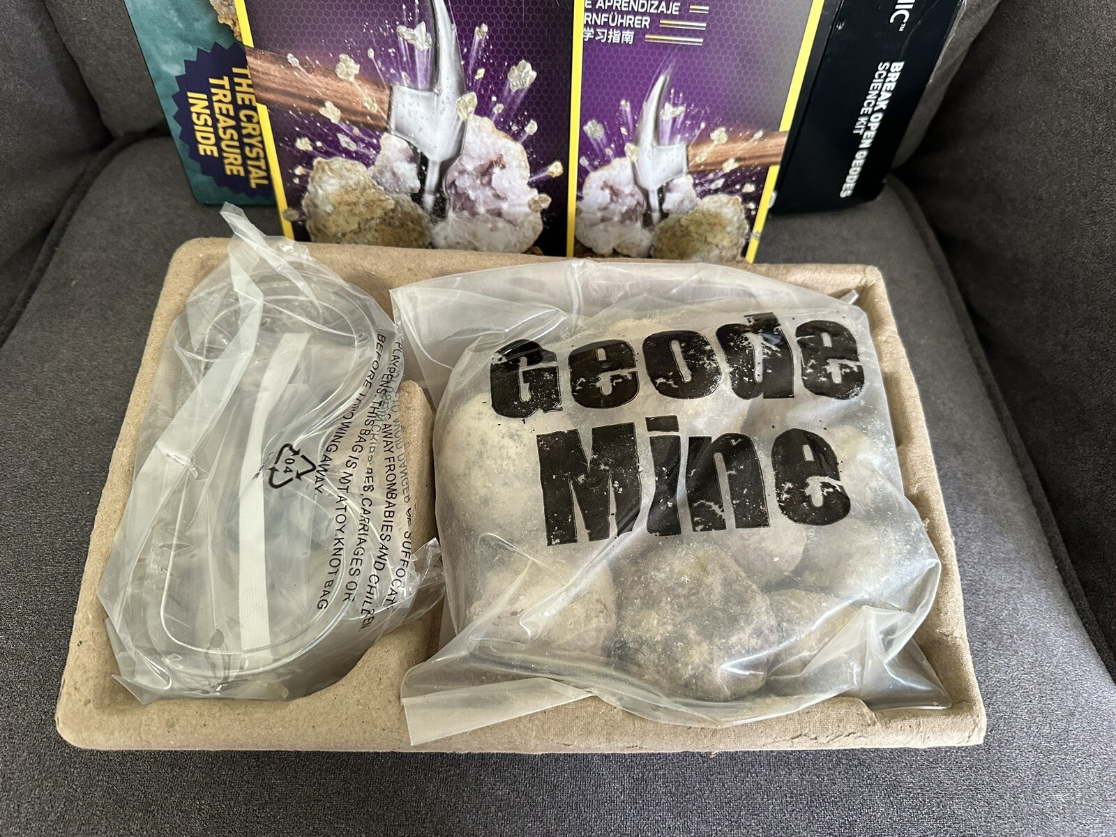 National Geographic Break Open 10 Premium Geodes – Includes Goggles,