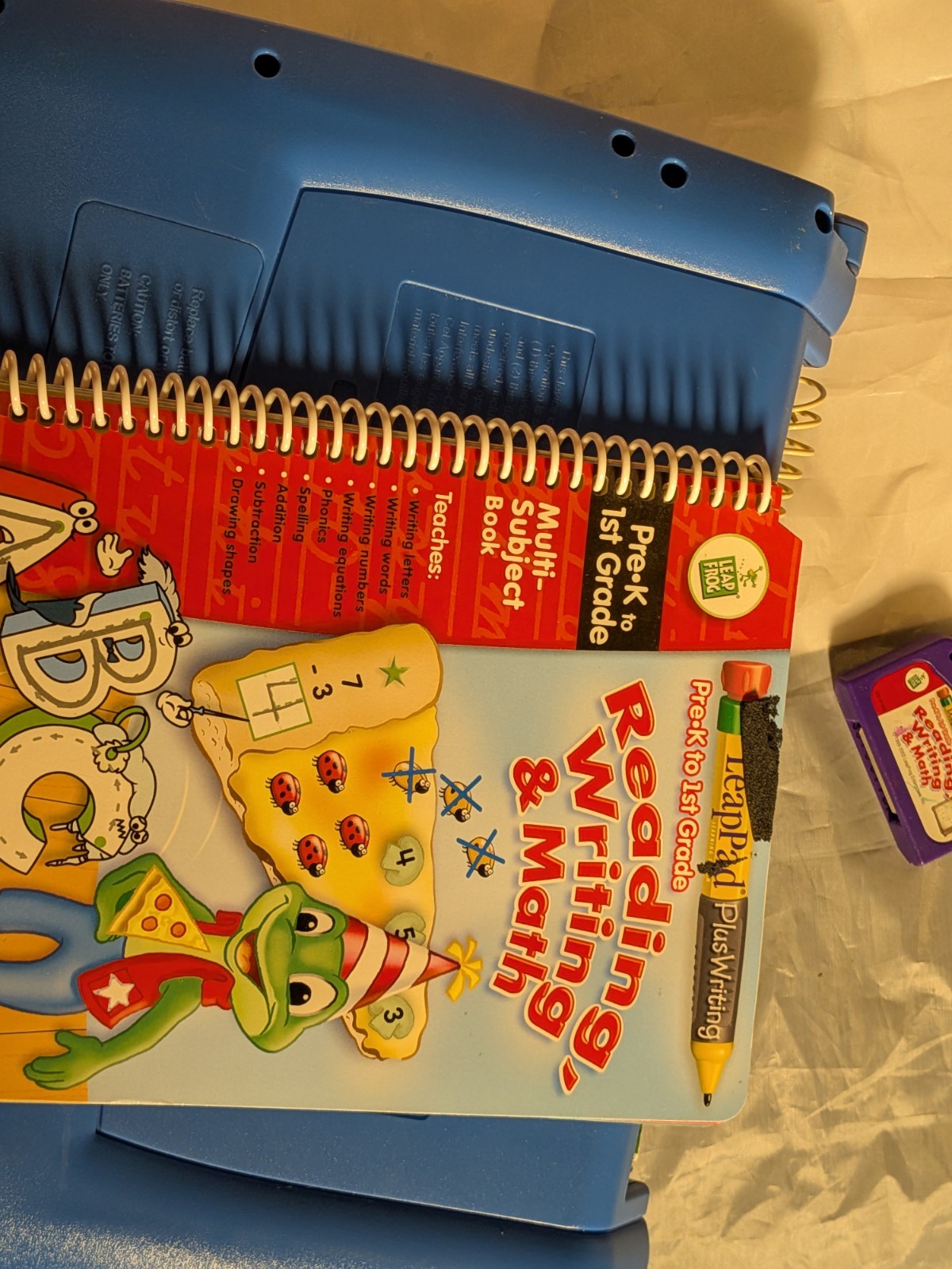 LEAP PAD PLUS WRITING LEARNING SYSTEM BY LEAP FROG WITH 5 BOOKS & CARTRIDGES.