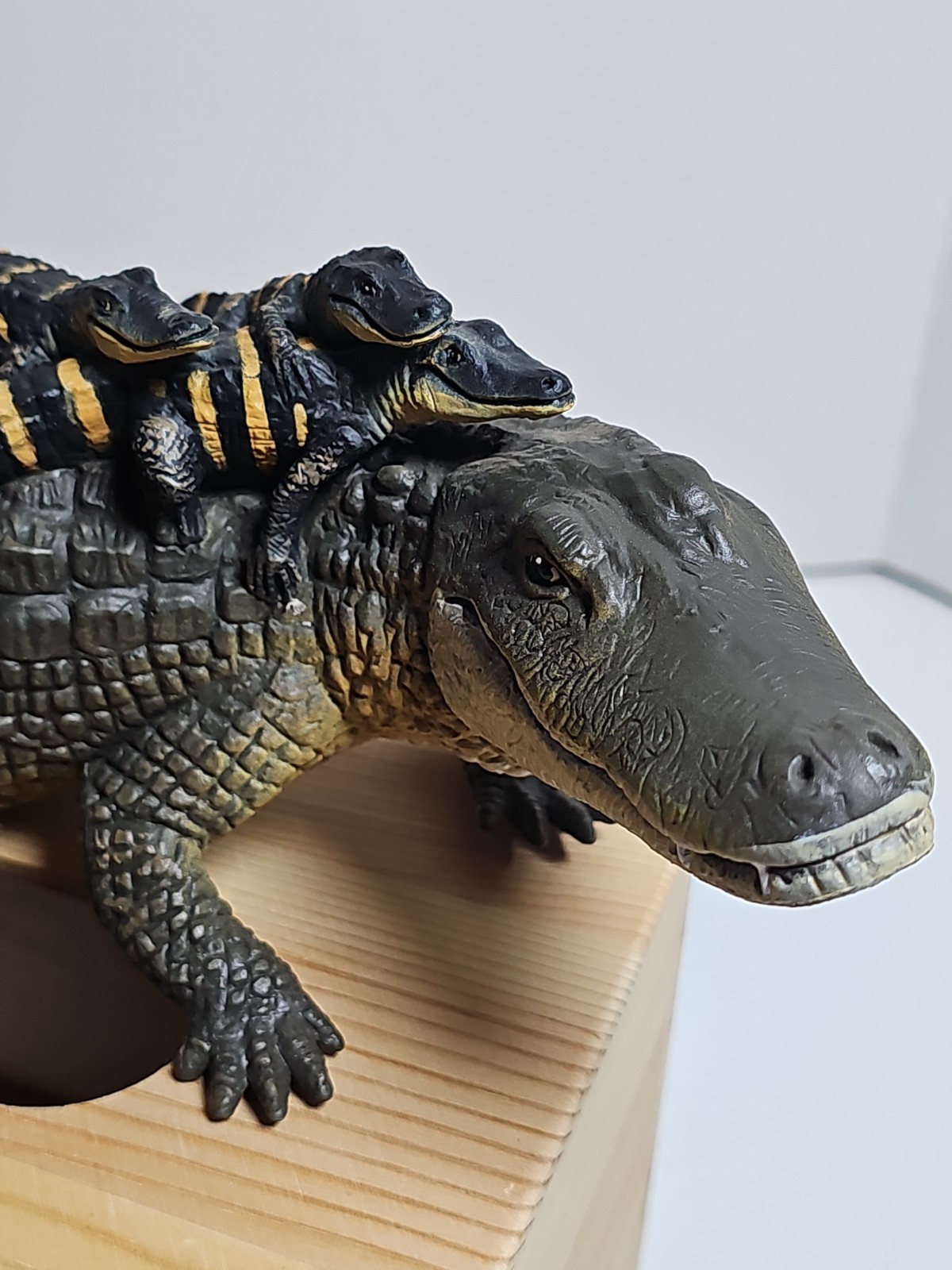 Safari Ltd Incredible Creatures Alligator With Babies
