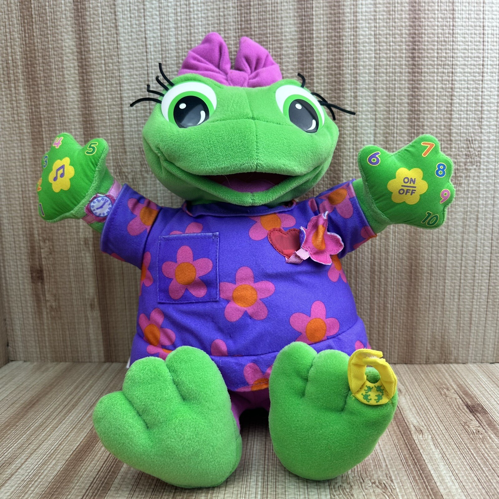 LeapFrog Lovable Lily Interactive Musical Talking & Singing Plush Doll (English)