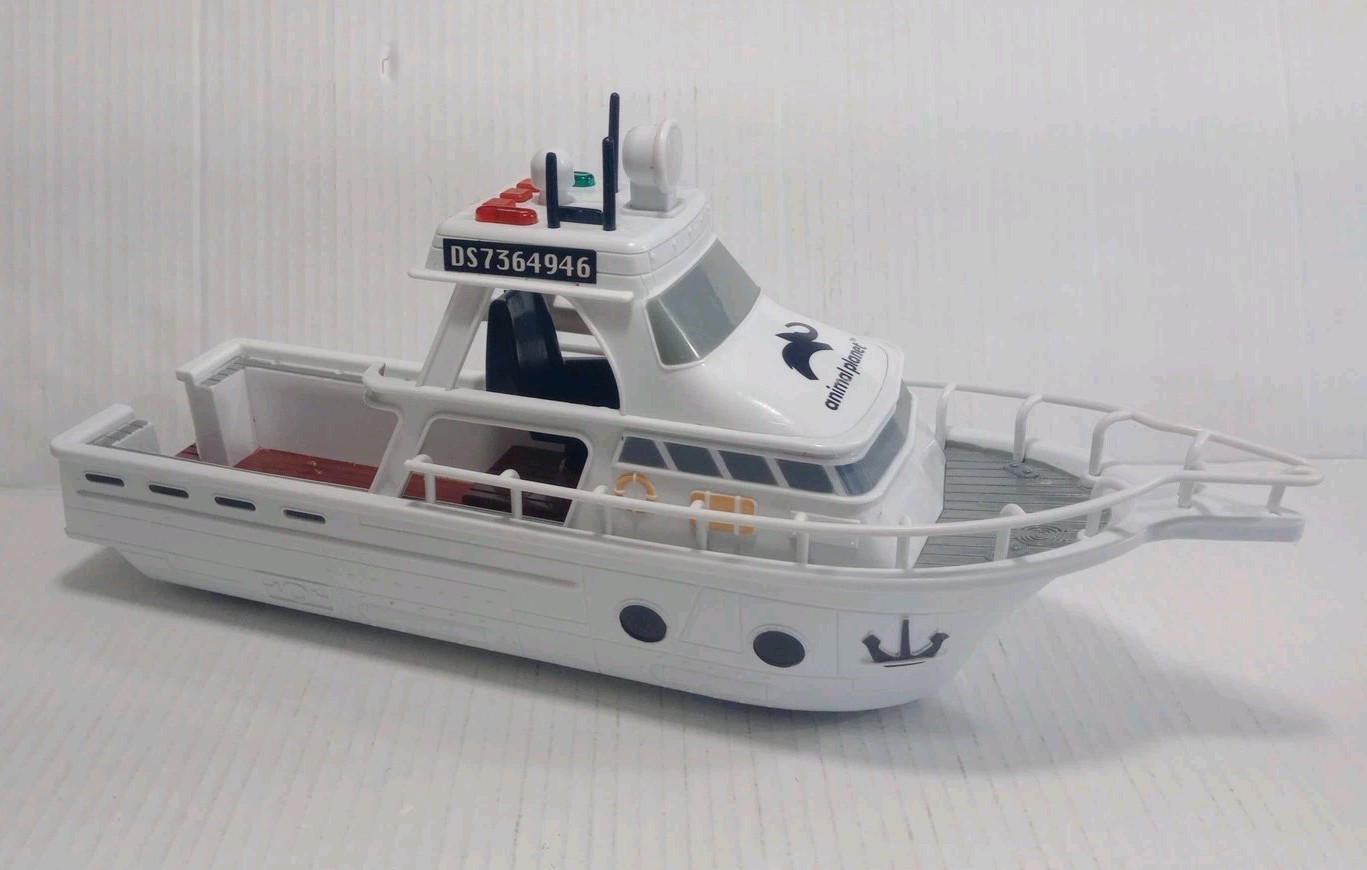 Animal Planet Great White SHARK RESEARCH BOAT w/ Light & Sounds, 2021