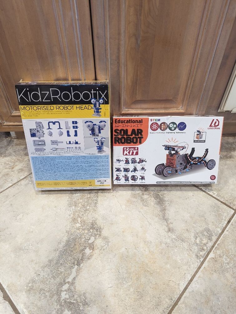 KidzRobotix Motorises Robot Head & Lucky Doug 12-In-1 Stem Solar Robot Kit – New