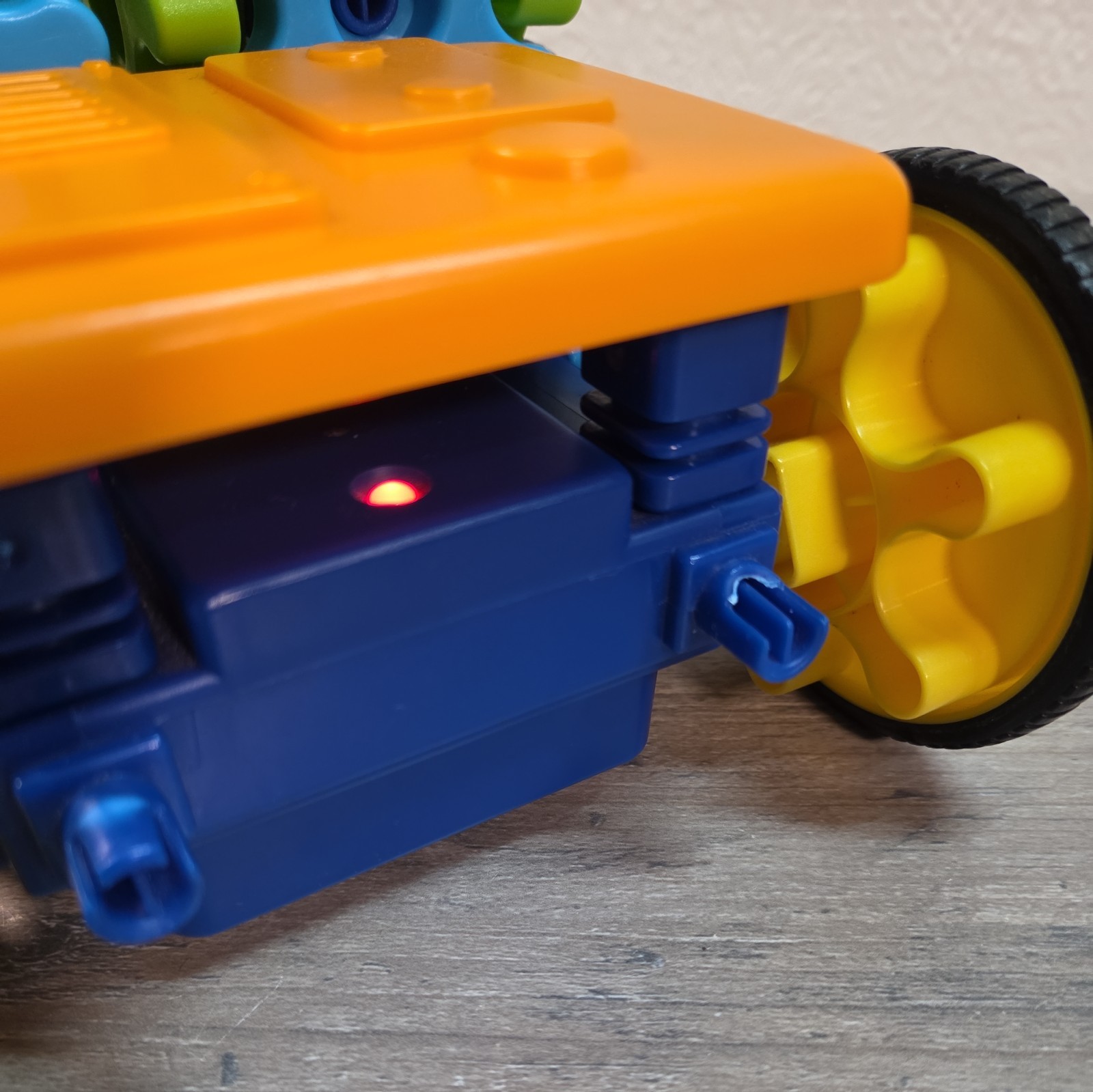 Lakeshore Learn & Play Gear-Bot w/Remote, Motorized Base, Pieces, & Manual works