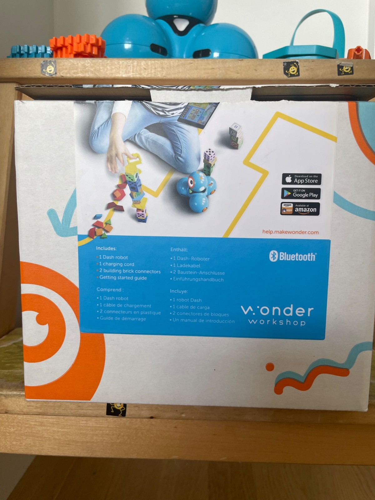 Wonder Workshop DA02 Dash Robot – Blue plus extra accessories.