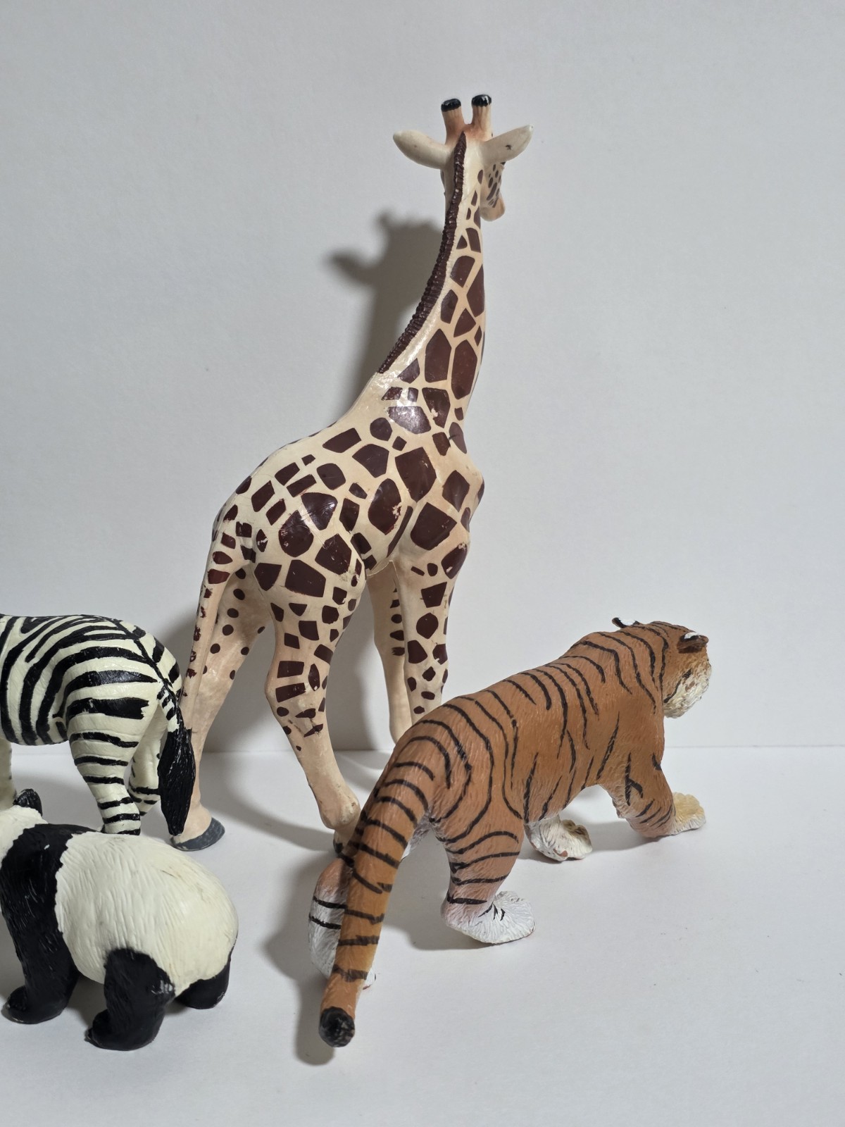Safari Ltd. Mixed Lot Of 8 Realistic Animal Figures Tiger Zebra Gorilla Giraffe