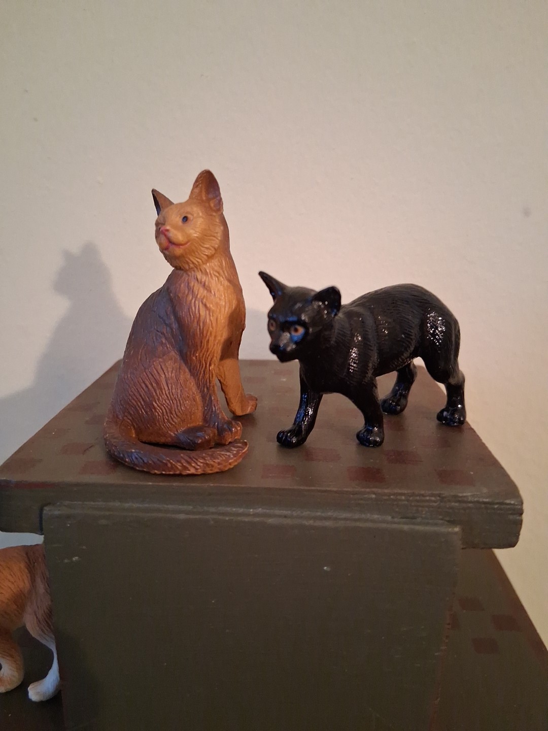 Miniature 7 Cats Figure Lot of Hard Plastic. 2 “