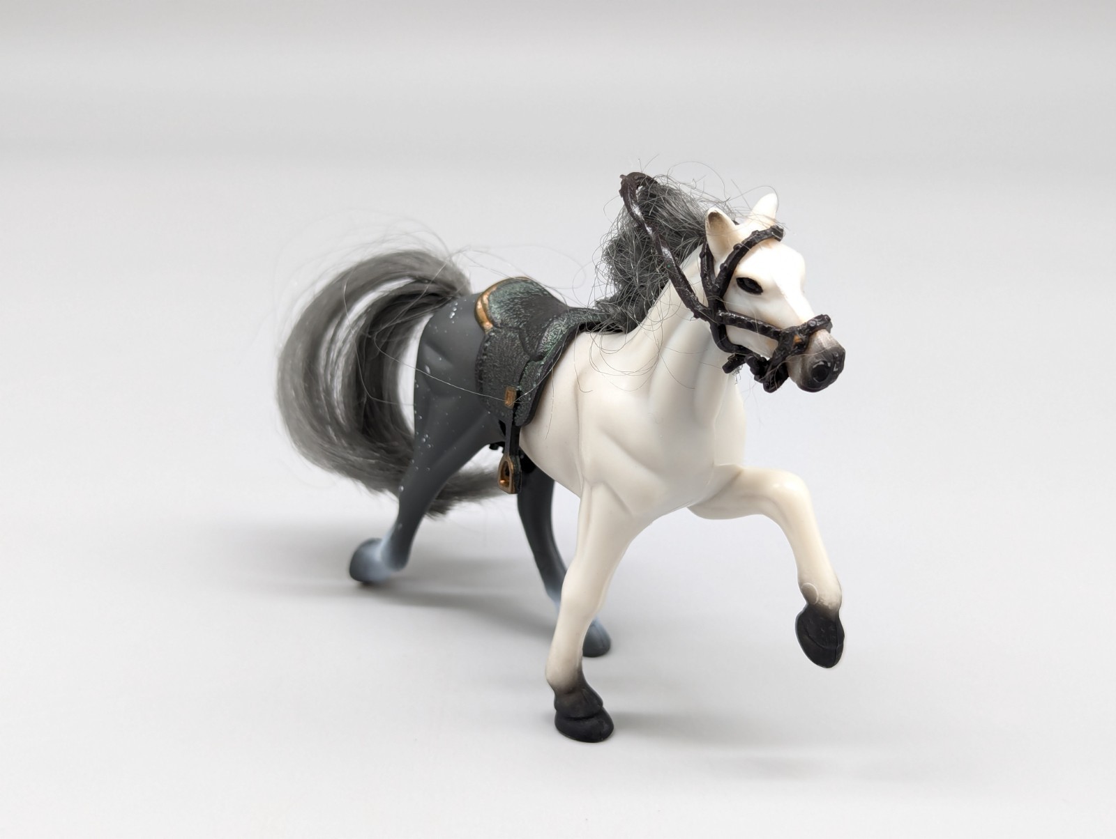Vintage Kid Core Gray White Horse and Saddle Haybale 4″ Kids Toy Pretend Play