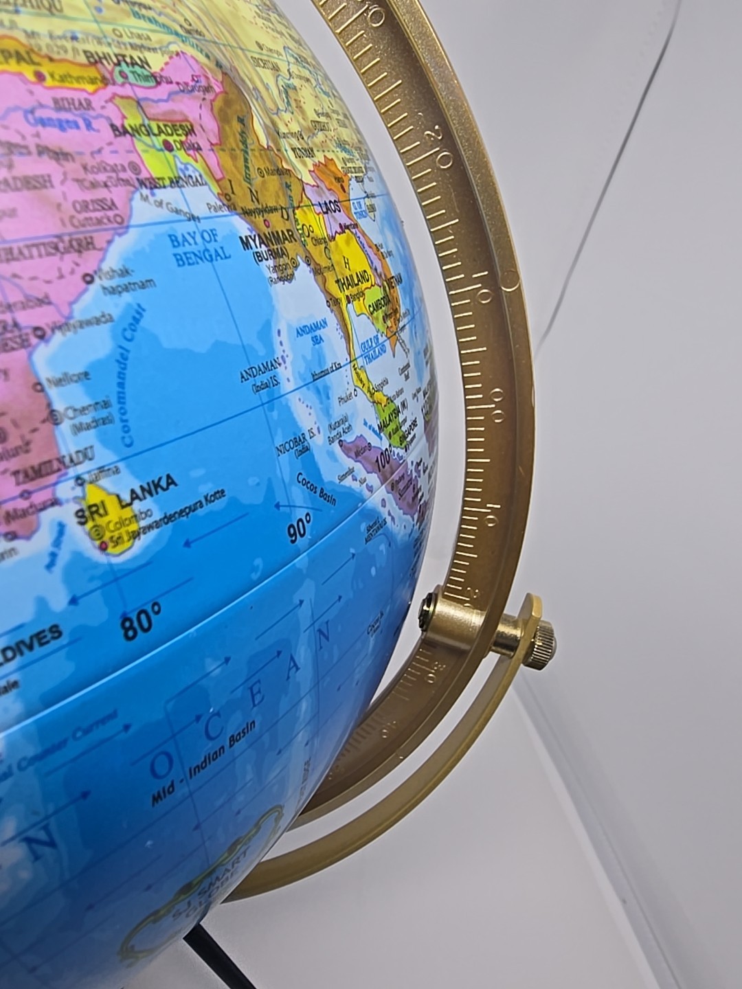 SJSMARTGLOBE Globe w/ Interactive APP & LED Illuminated Constellations at Night