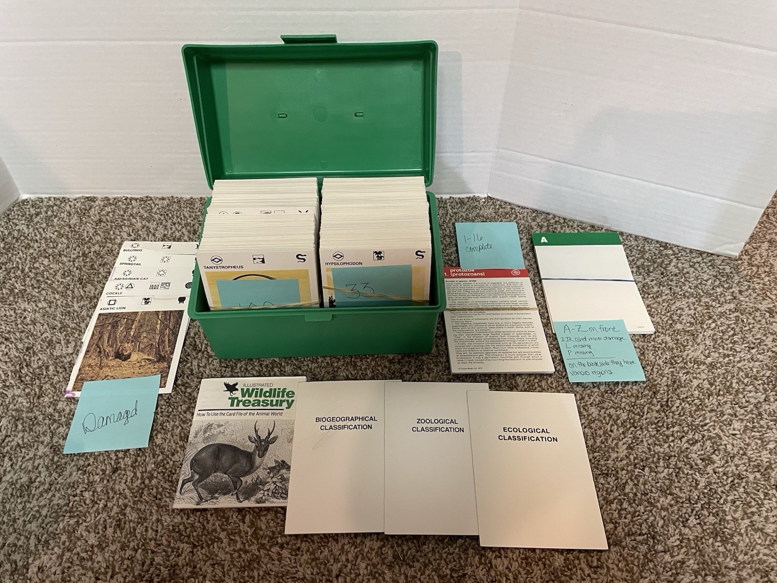 VINTAGE 70s Illustrated Wildlife Treasury 780+ Animal Fact Cards in Case