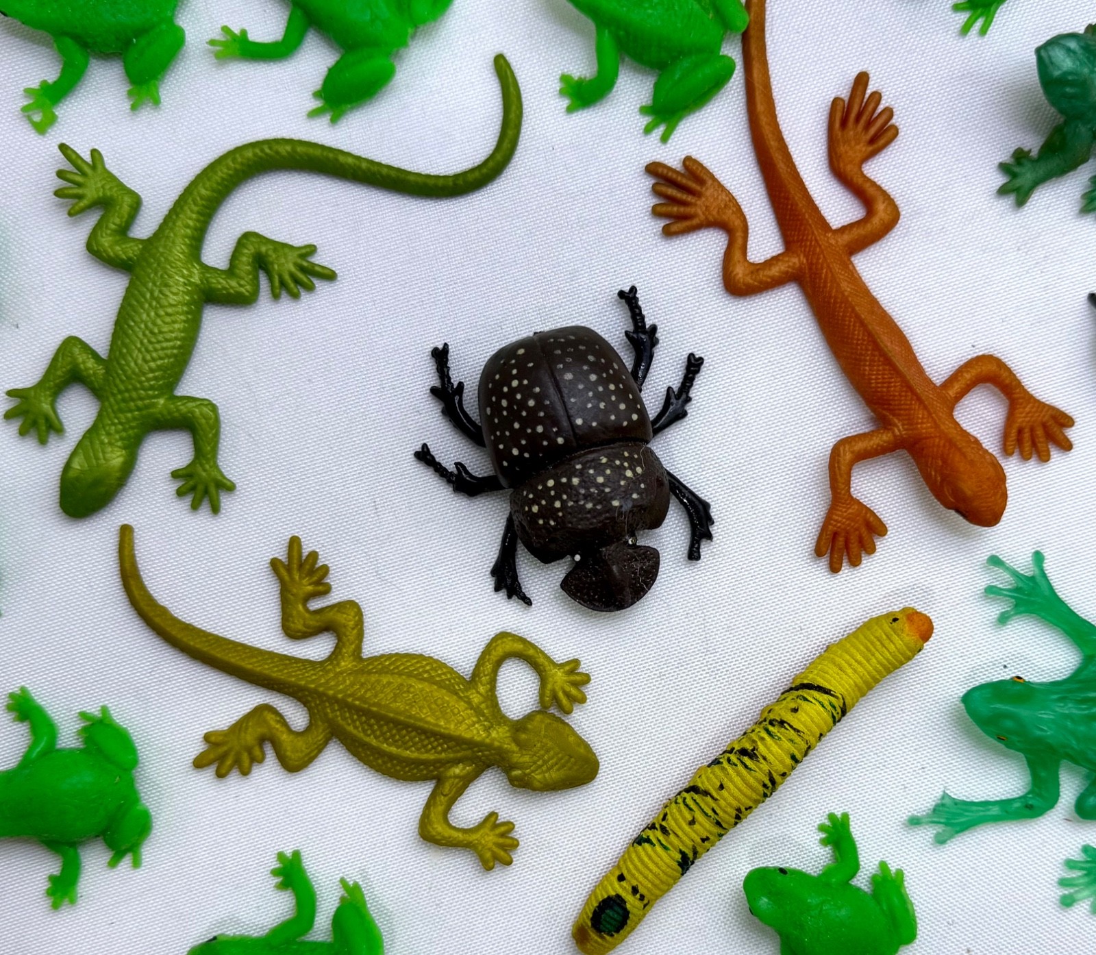 Bulk Lot of 26 Plastic Toy Animals & Bugs – Frogs, Snakes, Lizards, Insects