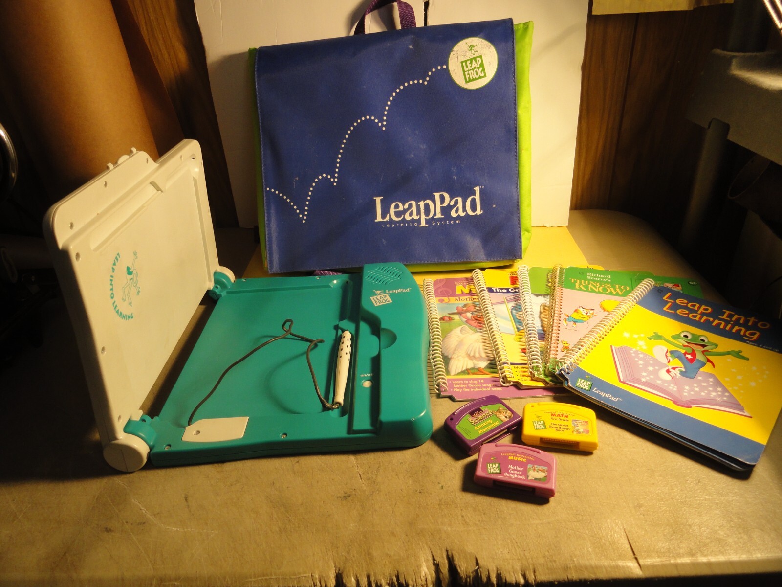 Leap Frog Leap Pad Learning System 8 Game Cartridges Books Model 57-001-00