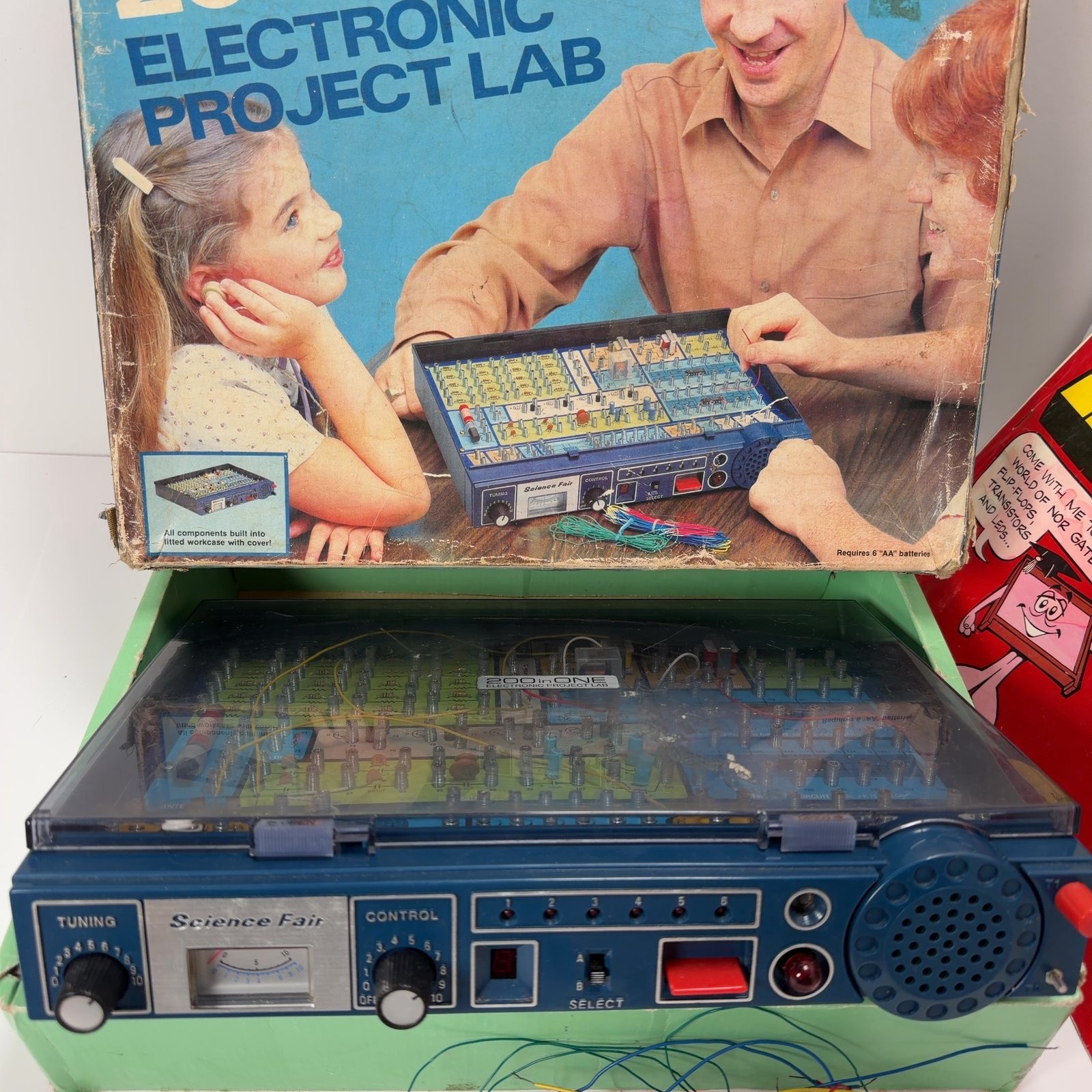 Science Fair 200 in One Electronic Project Lab Kit Vintage Educational Toy