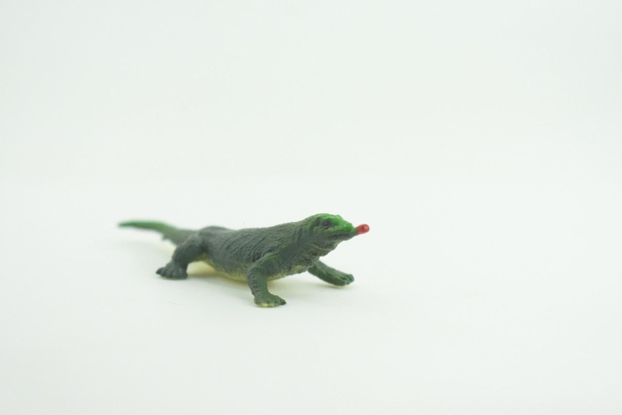 Toy Lizard North American Green Anole, Hand Painted Rubber Toy 2.5″ WR37B197