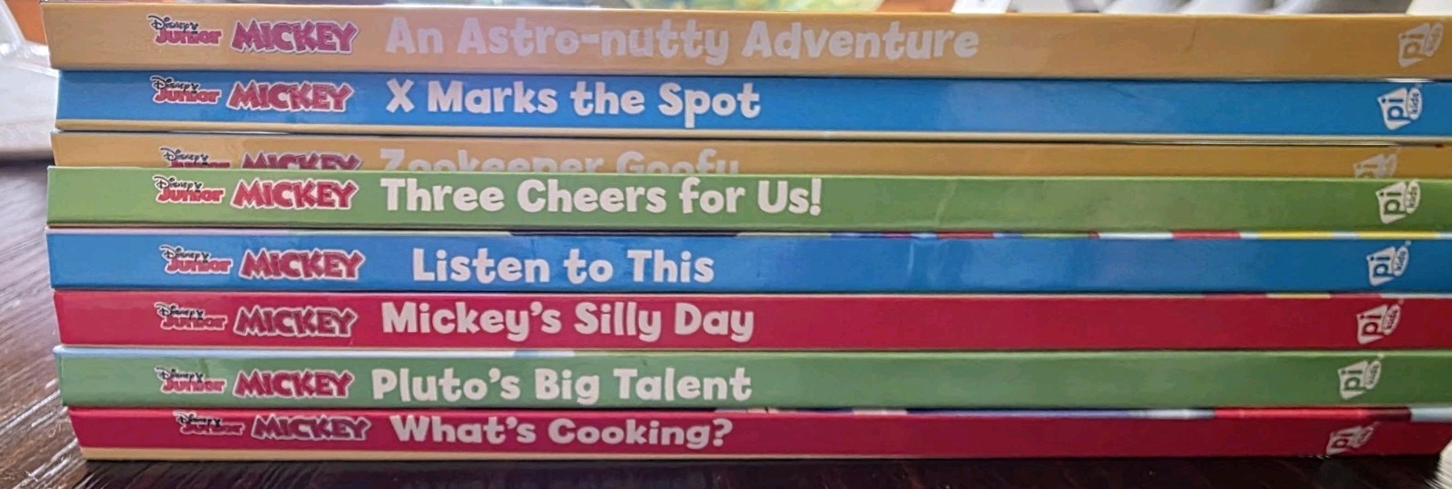 Disney Electronic Me Reader Story Reader Mickey Mouse Clubhouse 8 Book Set