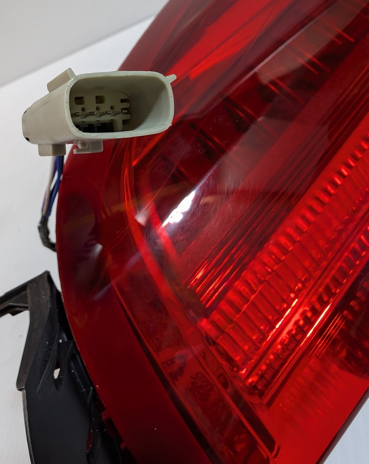 2013-2017 Cadillac XTS LED Tail Light Left Driver Side Rear Replacement Assembly