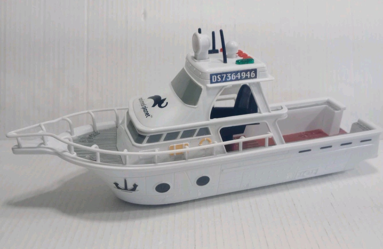 Animal Planet Great White SHARK RESEARCH BOAT w/ Light & Sounds, 2021