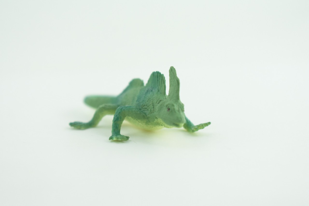 Green Basilisk Lizard Toy, Hand Painted Rubber, Realistic Model 2.5″ WR39 B197