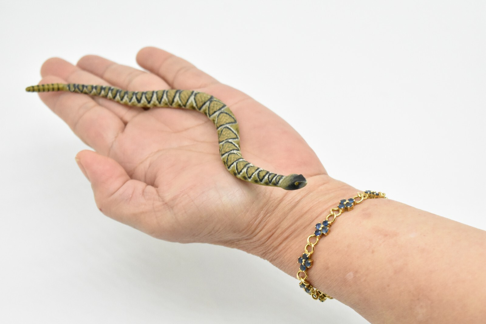 Rattlesnake Diamond Back Realistic Rubber Snake Hand Painted Flexible Toy CWG248
