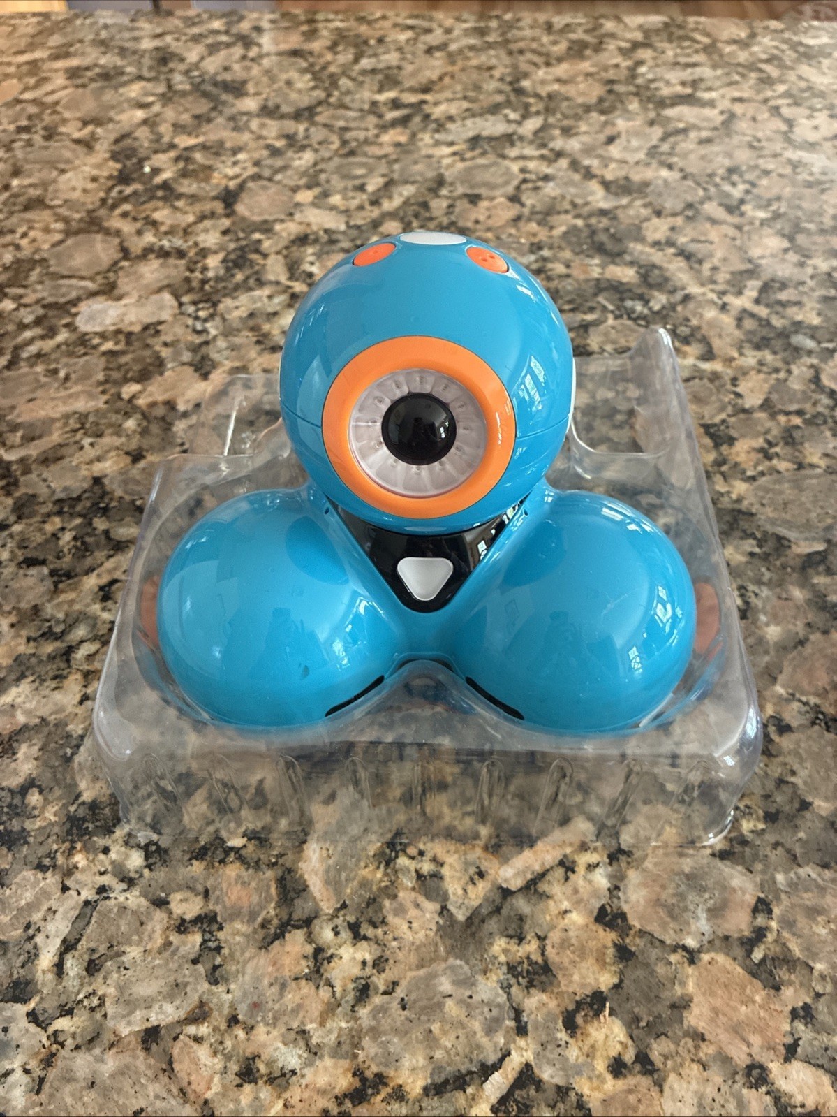 Wonder Workshop DA01 Dash Robot – Blue- Your Interactive Robotic Companion