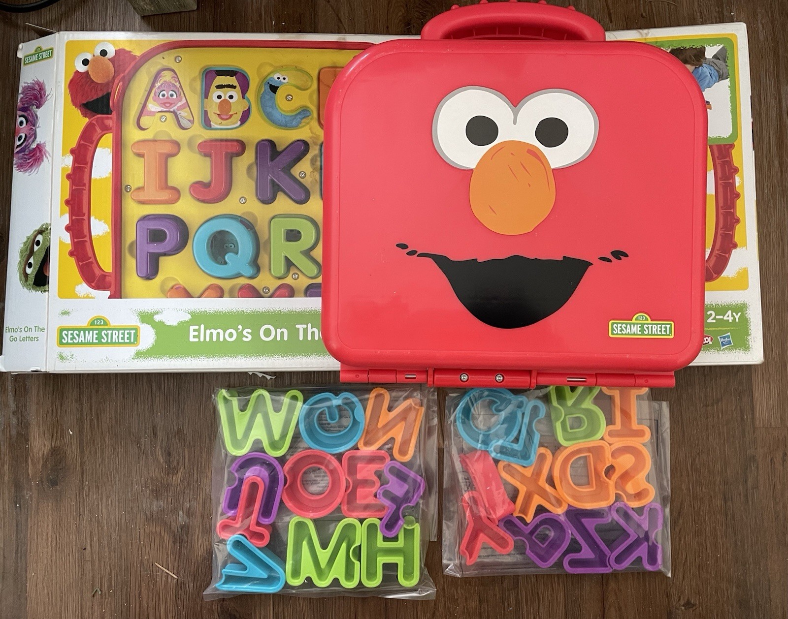 Sesame Street Elmo’s On The Go Letters Alphabet Carry Case COMPLETE ABC NEW