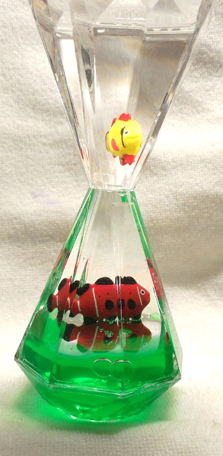 New YUE Action MOTION Liquid Floating Fish Timer Diamond Shaped Autism Calming