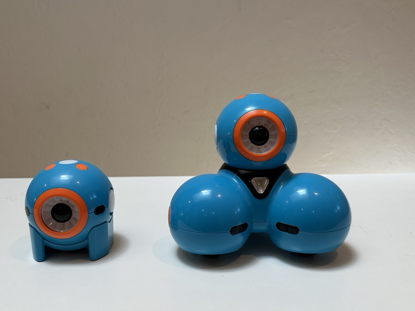 Wonder Workshop Wonder Pack Dash Dot Coding Robots & Dash Challenge Cards