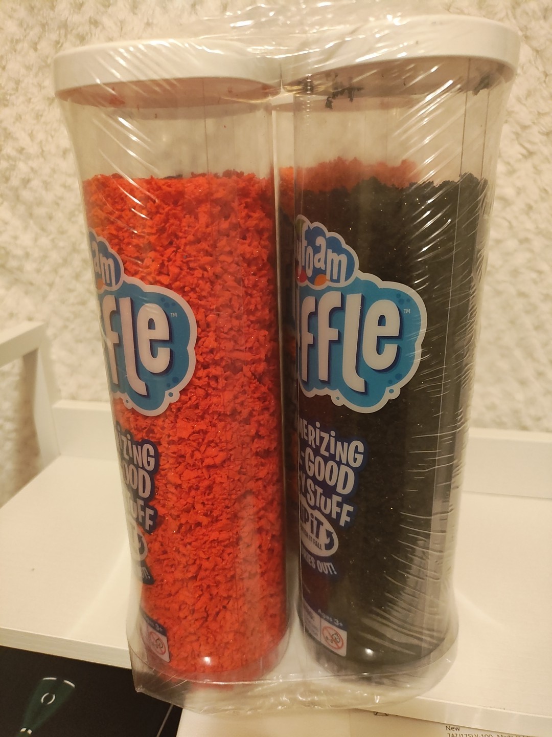 Pluffle Playfoam The Mesmerizing Feel-Good Fluffy 4 Pack New In Package Ages 3