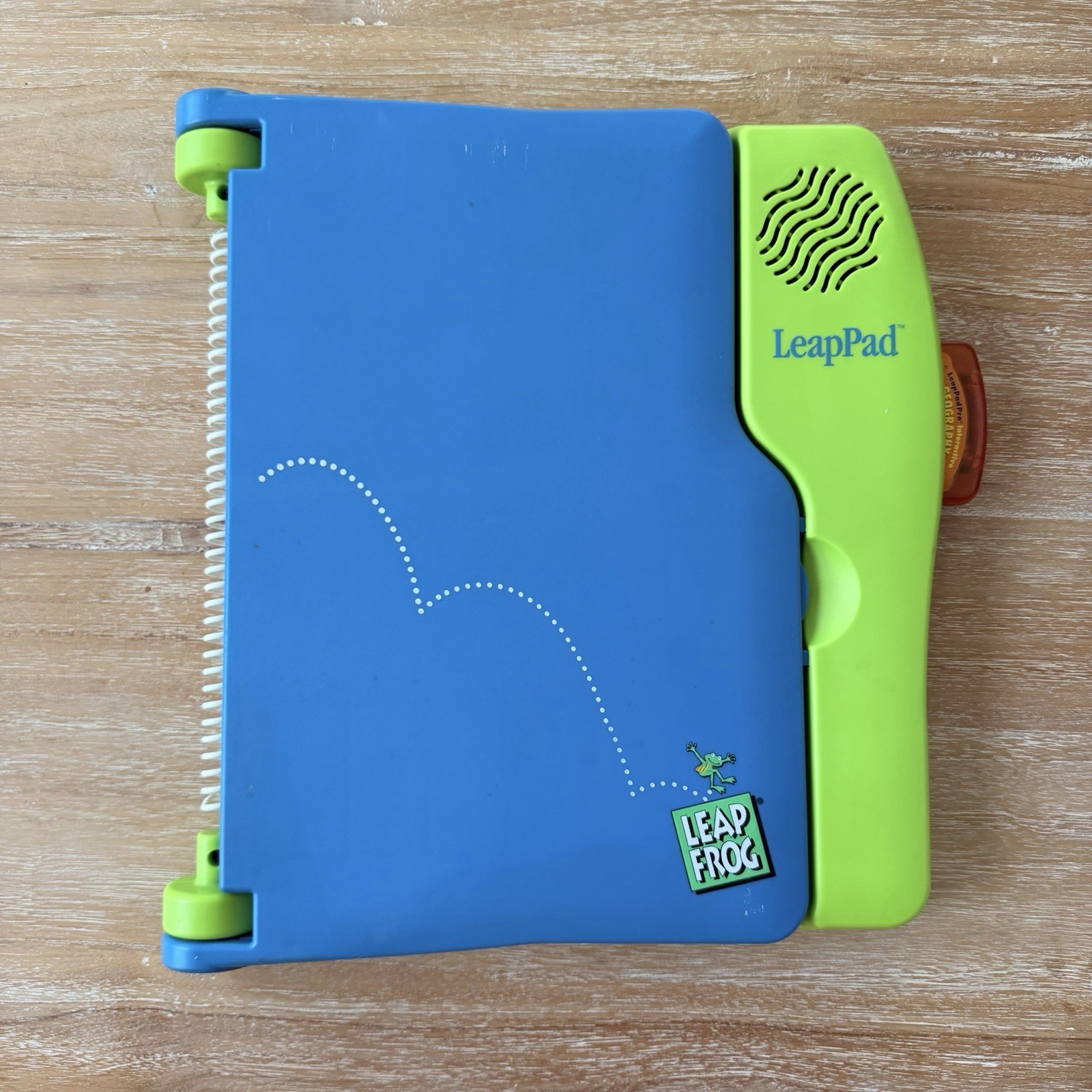 Leap Frog LeapPad Learning System Model 57-000-01 Book & Cartridge Geography Pro
