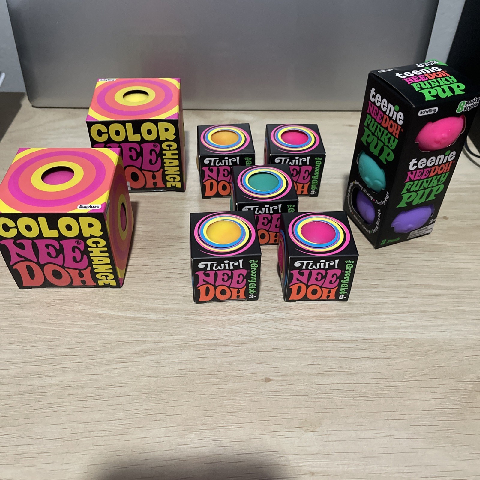 Needoh Lot Of 8 Color Changing Balls Pink Yellow green end funkypupWith Display