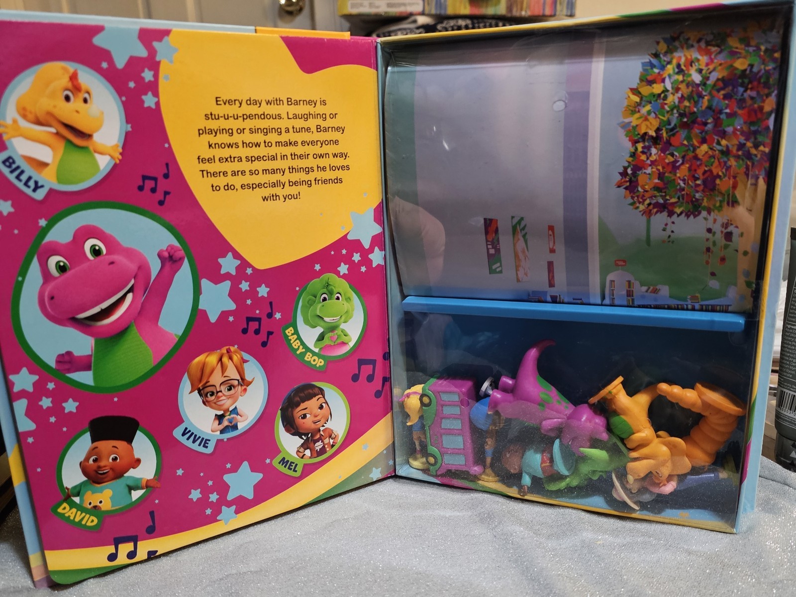 Mattel My Busy Books Barney & Friends Storybook With 10 Figurines & Playmat NEW