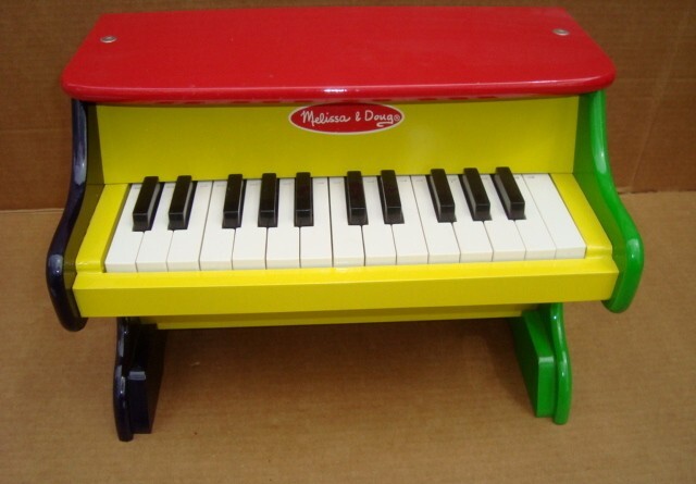 MELISSA & DOUG ~ LEARN-TO-PLAY PIANO ~Ages 3 +7
