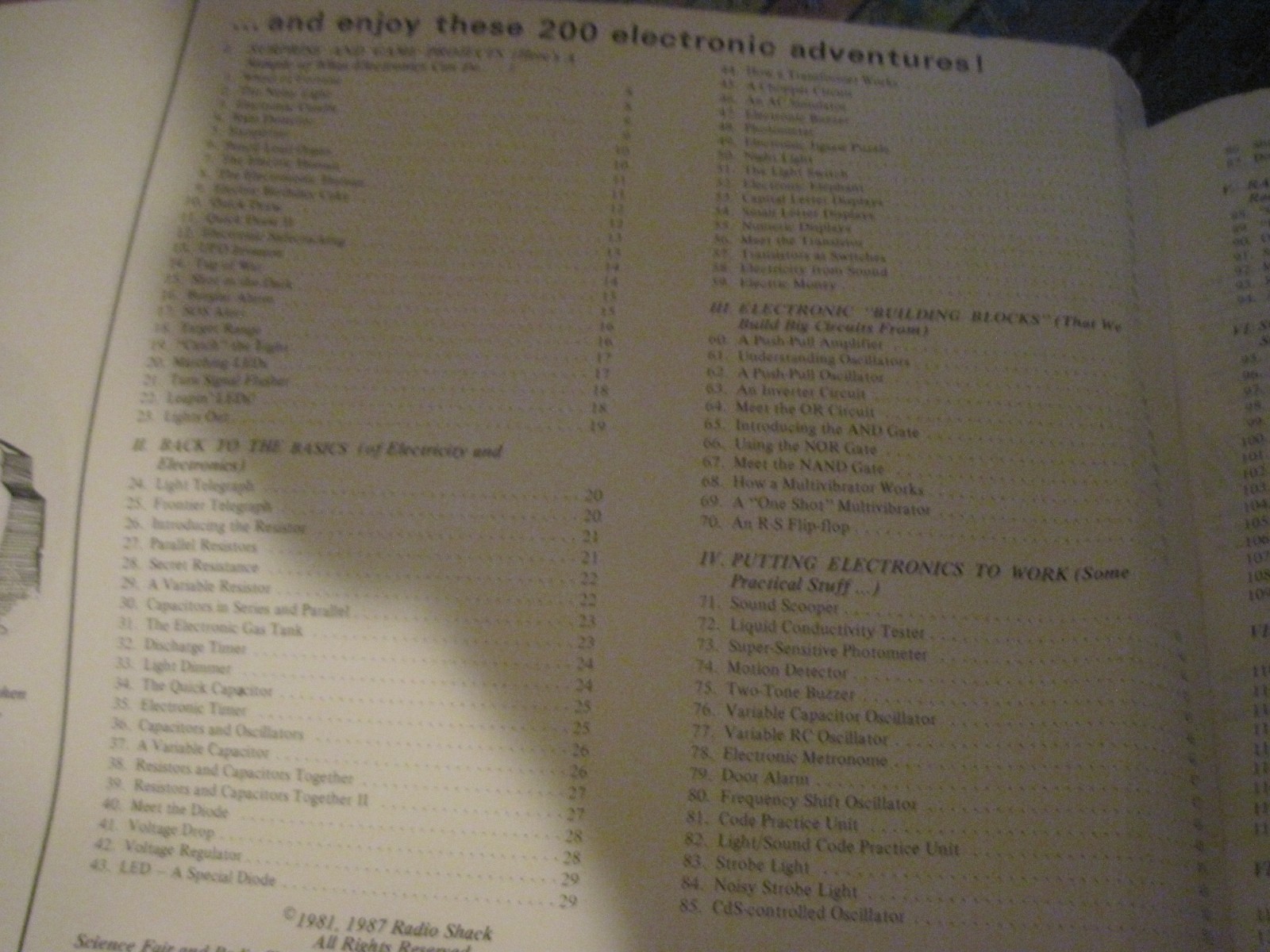 Radio Shack 200 in One Science Fair Electronic Project Lab. Cat. No. 28-265