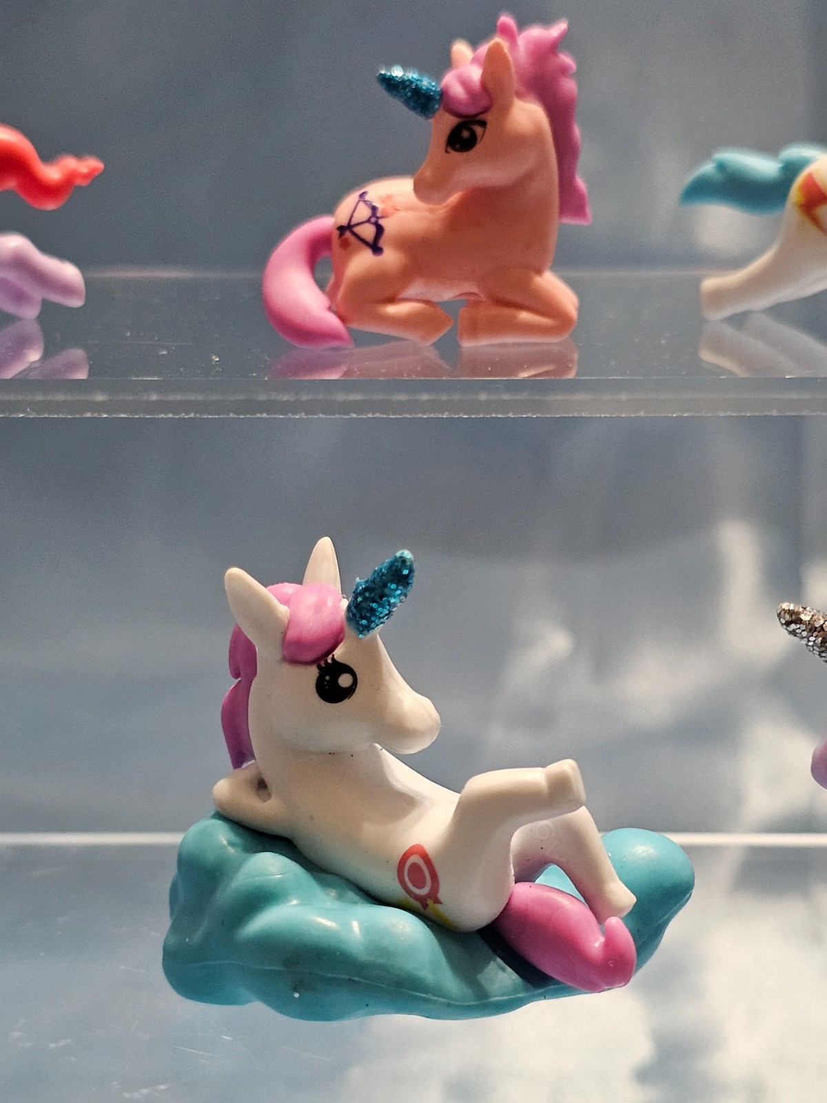 LOT OF 10 MINIATURE UNICORN PONY TOYS – ASSORTED COLORS – BRANDED – 2″