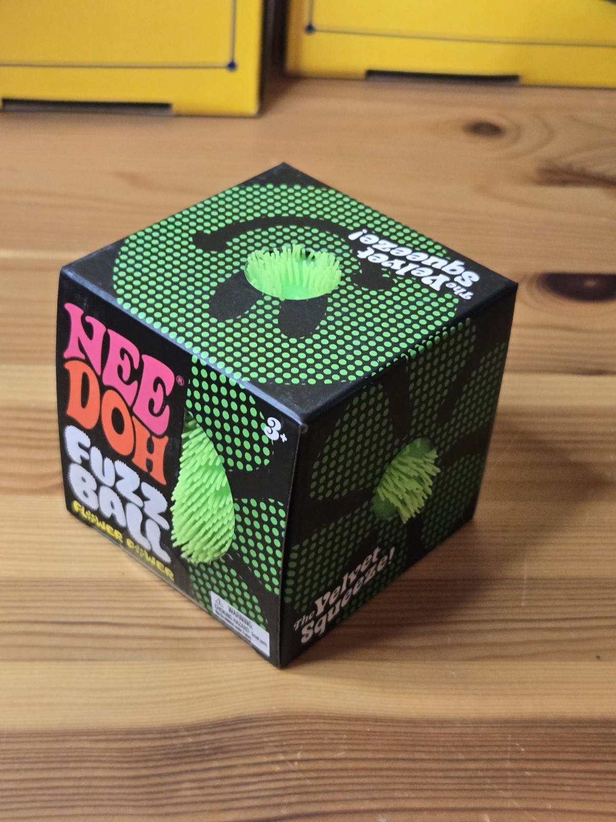 Green Needoh FUZZ BALL Flower Power Nee Doh Squishy Stress Ball NEE-DOH Fuzzball
