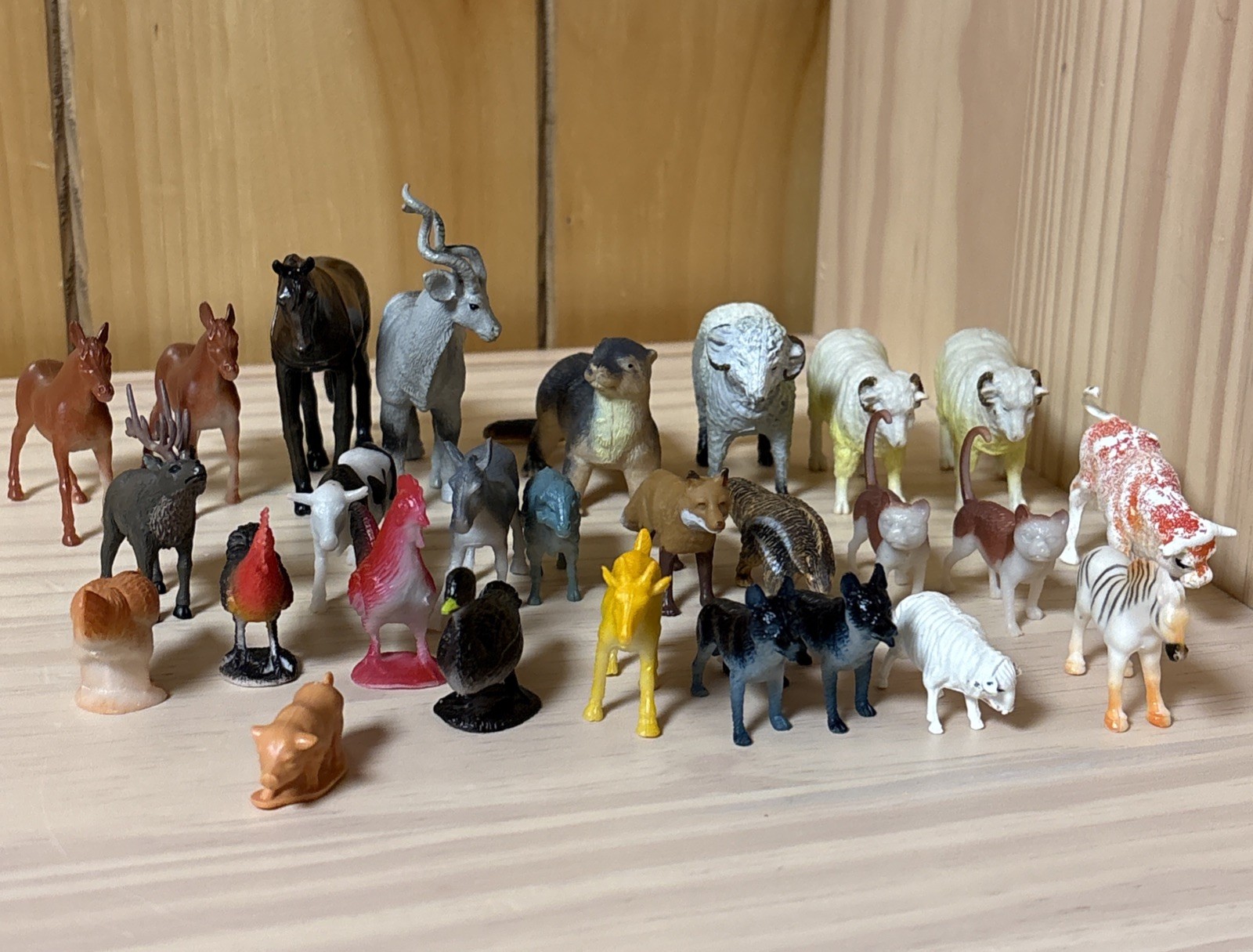 Animal Figure Zoo Safari Farm Wildlife Plastic Toys Mixed Animals Lot of 27