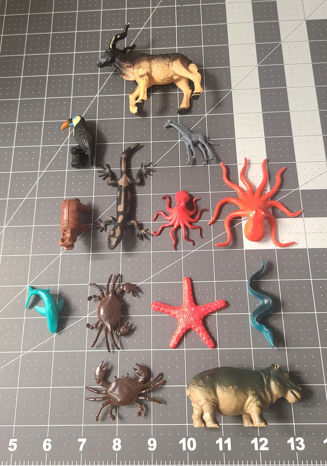 Lot Of 34 Wildlife Toys Figures Animals Sealife Reptiles Birds Dinosaurs READ